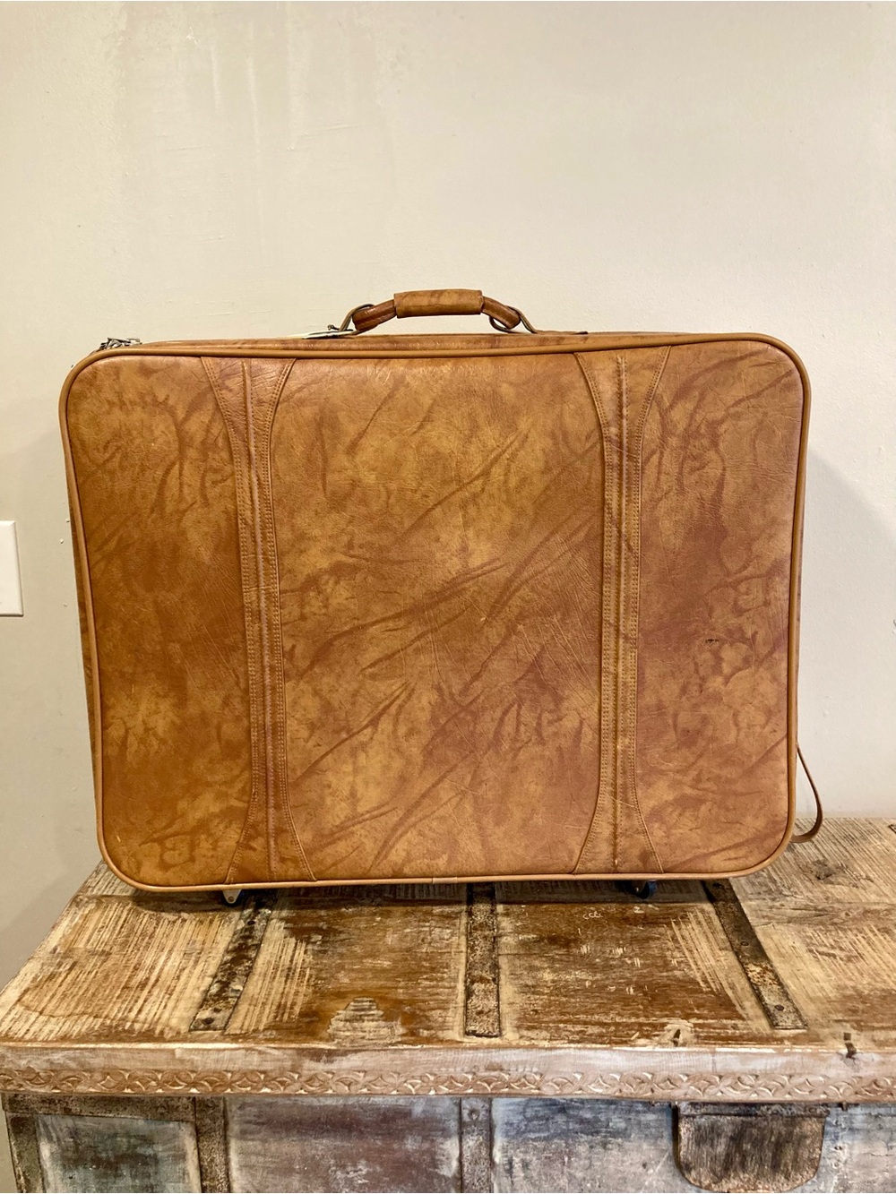 Vintage American Tourister Suitcase 1970s/80s Made in Taiwan